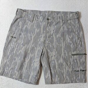 Huk Fishing Shorts Mens XXL Gray Zip Cargo Camo Stretch 42/9 Vented